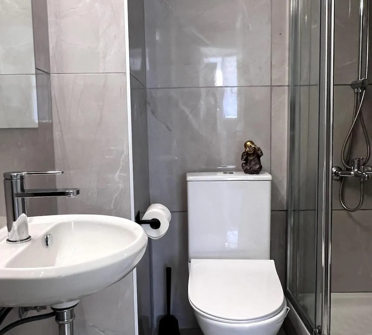 Casi-Homes لارنكا