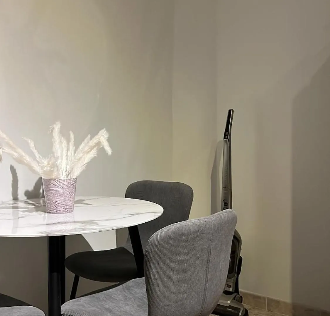 Casi-Homes لارنكا